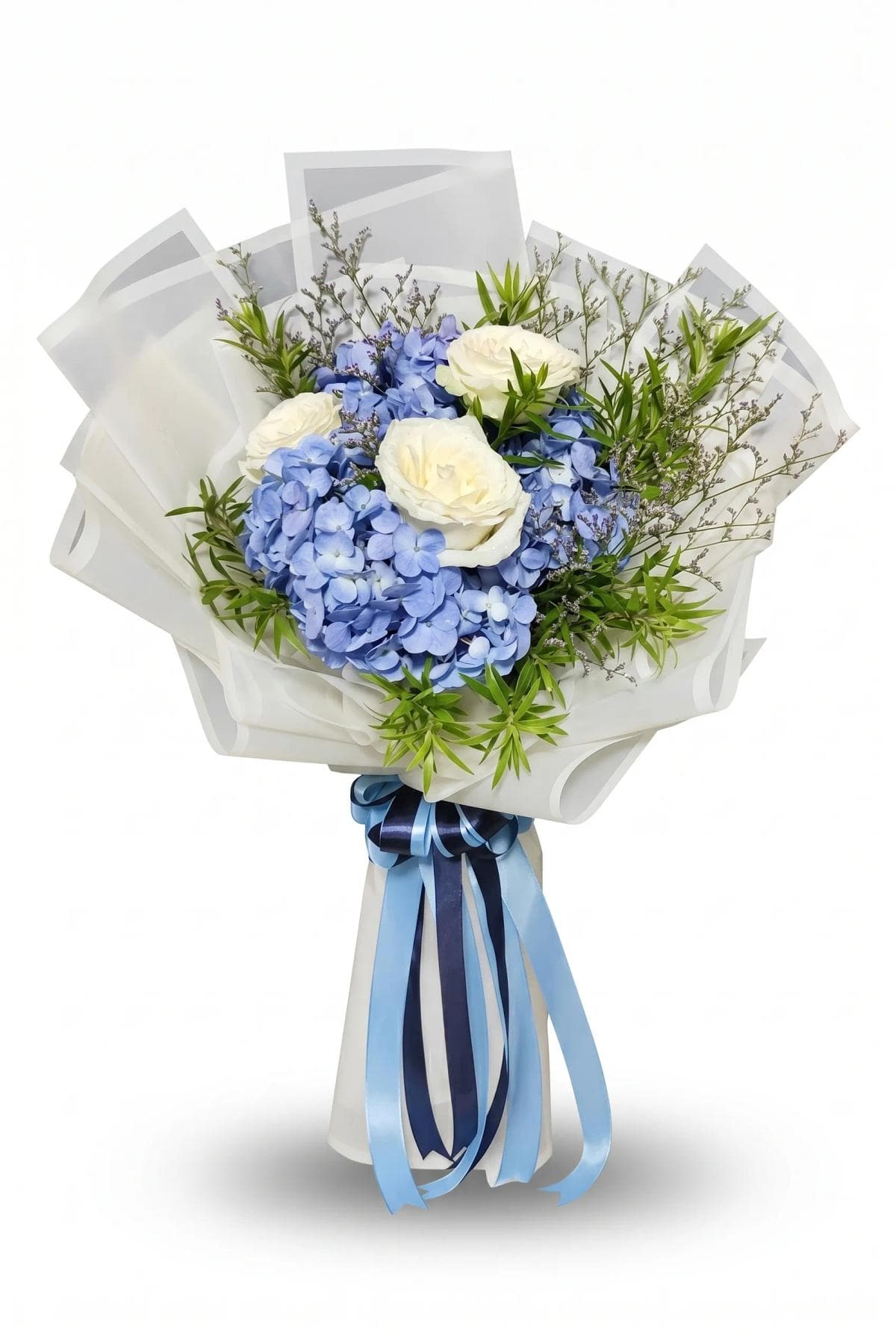 A soft and romantic rounded bouquet, designed in a classic hand-tied style. Balanced, airy, and elegant—perfect for birthdays, anniversaries, congratulations, or simply sending warm feelings. Light texture, clean look, and timeless charm.