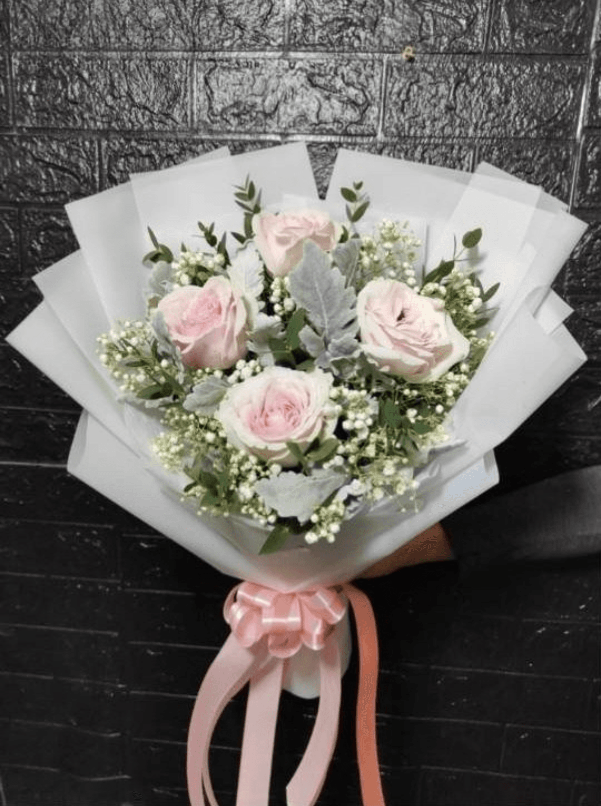A classic bouquet made with fresh roses, soft filler flowers, and seasonal greenery for a clean and elegant look. Wrapped with premium paper and finished with a ribbon, it’s a timeless choice for birthdays, anniversaries, congratulations, or simply to show you care.