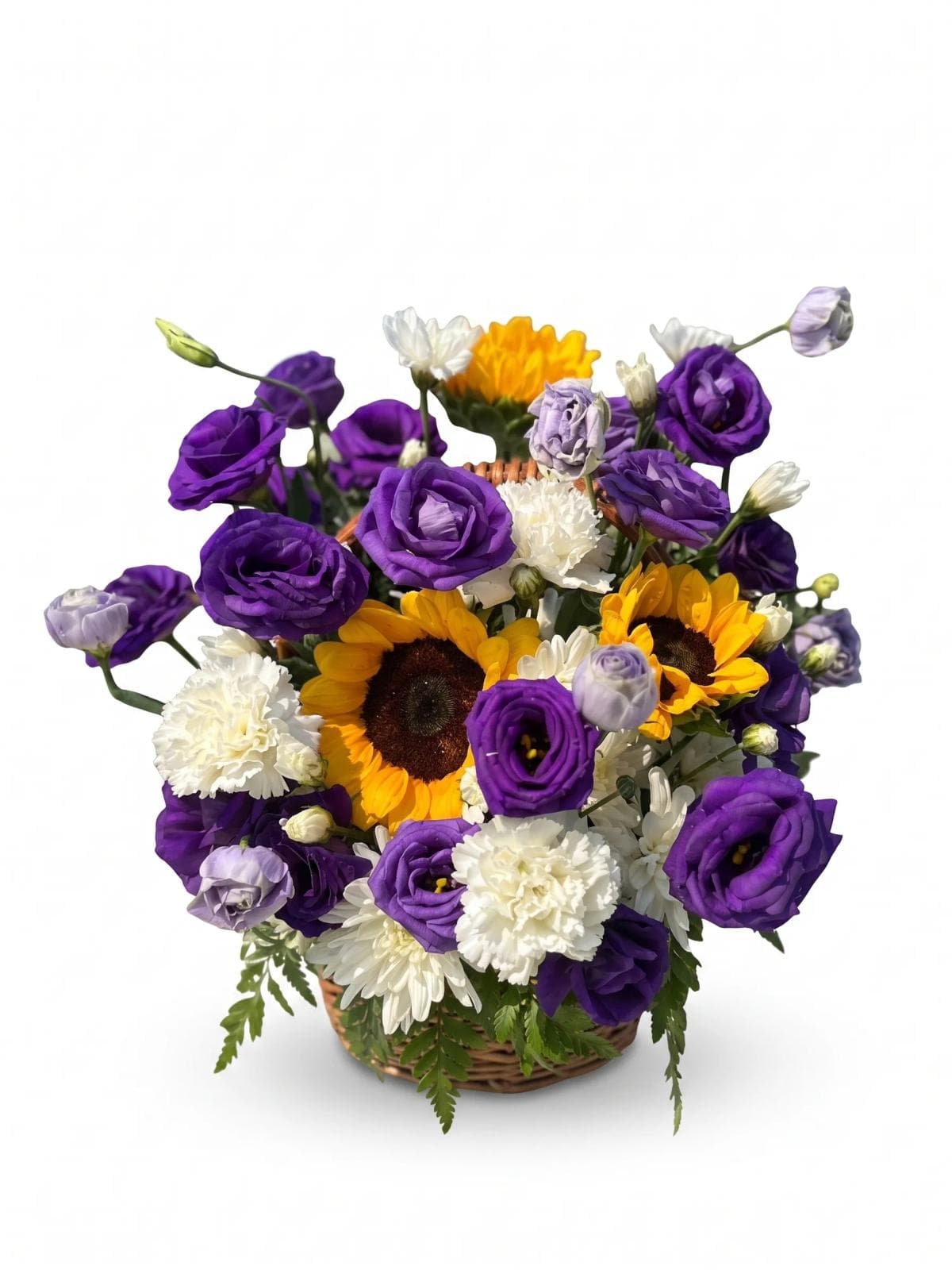 Flower basket with purple lisianthus, sunflowers, white carnations, and white chrysanthemums arranged in a woven basket with fresh greenery. The strong contrast between deep purple and bright yellow makes this basket suitable for birthday gifts, congratulations, thank you flowers, and flower basket delivery in Chiang Mai.
Size: width 30cm, height 30cm
